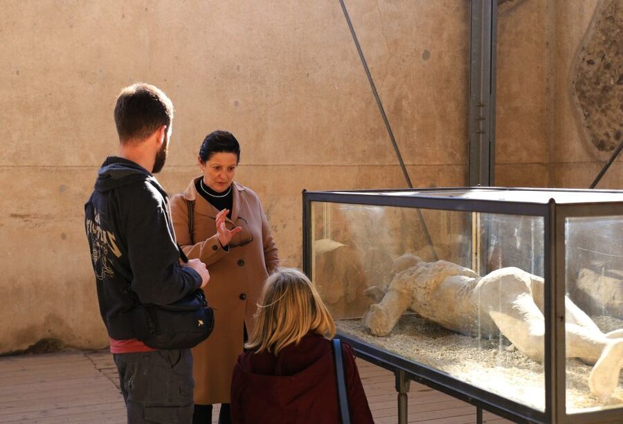 Pompeii: Skip-the-Line Tickets and Tour with Archaeologist - Pompeii in Two Hours: what this skip-the-line tour really solves
