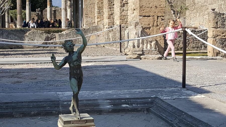Pompeii: Skip-the-Line Tickets and Tour with Archaeologist - The route: from daily life to the Forum and market spaces