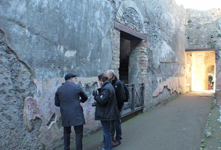 Pompeii: Skip-the-Line Tickets and Tour with Archaeologist - Archaeologist storytelling: what you’ll hear beyond the obvious