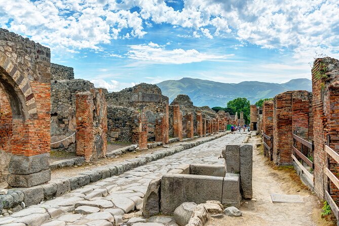 Pompeii Skip-the-Line Tour – Private and limited group options - Where you meet and how the entrance really goes