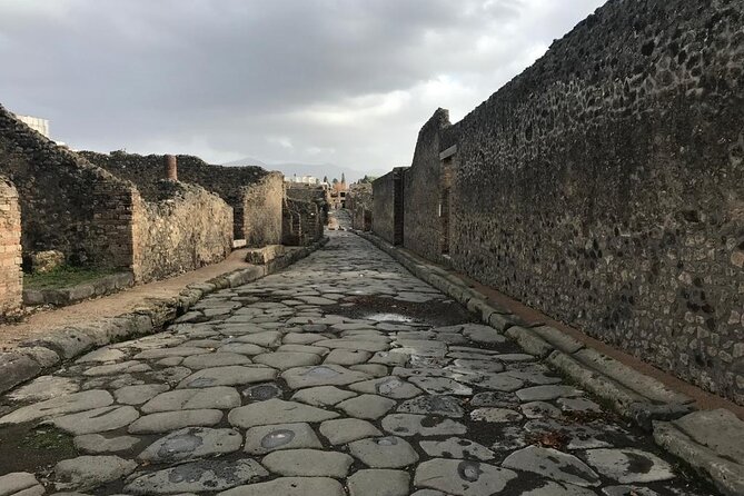 Pompeii Small Group Guided Tour with Skip-the-line Admission - How the 2-Hour Pace Works for a Small Group (15 or Fewer)