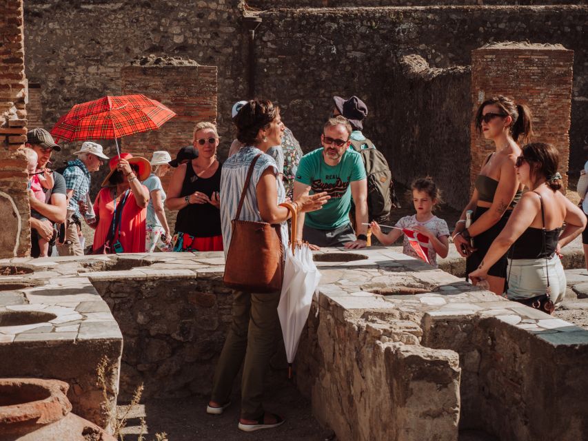 Pompeii: Small-Group Tour of Pompeii and Herculaneum - The 30-minute break: lunch, toilets, and not getting sunburned