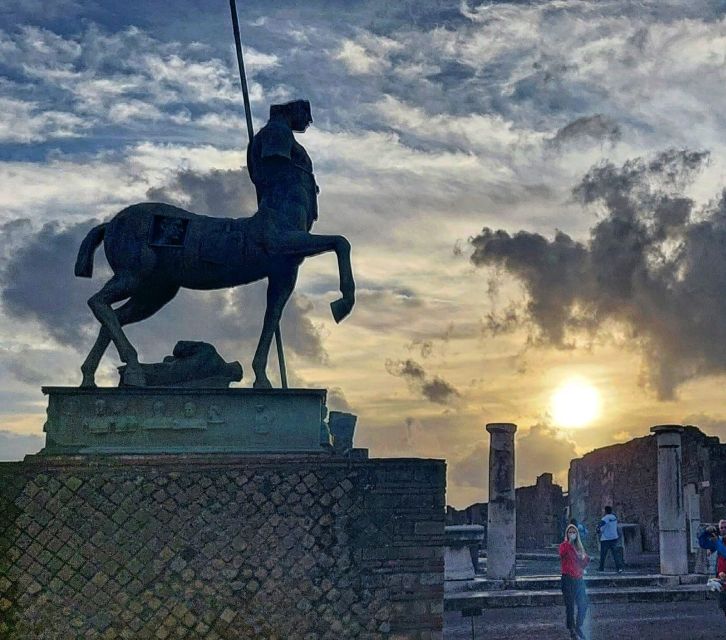 Pompeii Sunset tour for small group - Route Highlights: Forum Civile, Via dell’Abbondanza, and Public Life