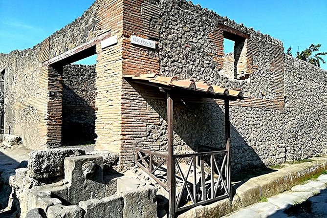 Pompeii the Buried city - Lupanare: the brothel, the erotic frescoes, and how to handle it