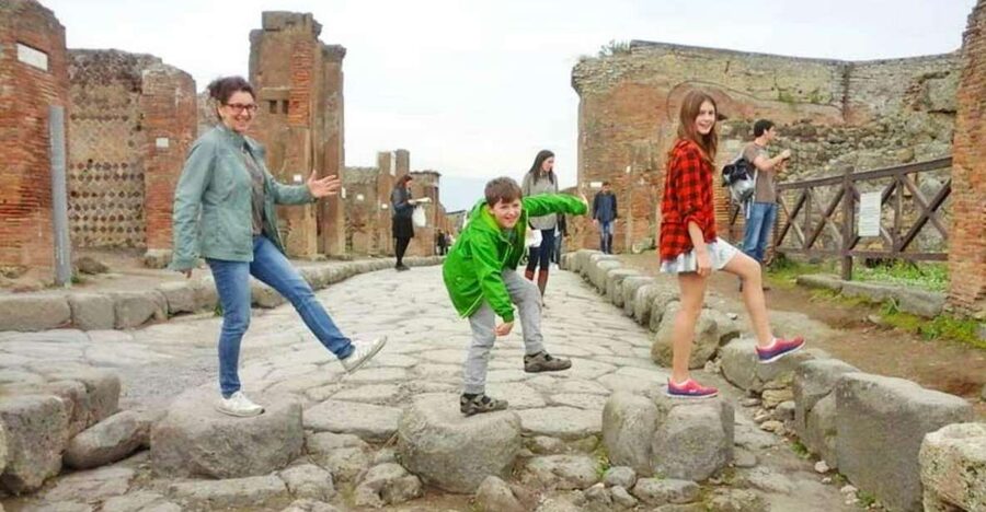 Pompeii: Tour for Children - Pompeii, but made for kid brains