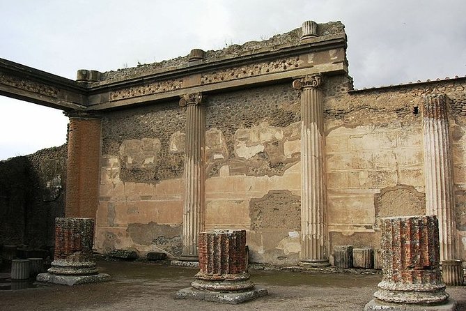 Pompeii tour with archaeologist - Meeting at Villa dei Misteri and ending at the Forum (the smart flow)