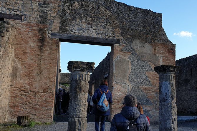Pompeii tour with entrance ticket! - What the Pompeii walk feels like on the ground