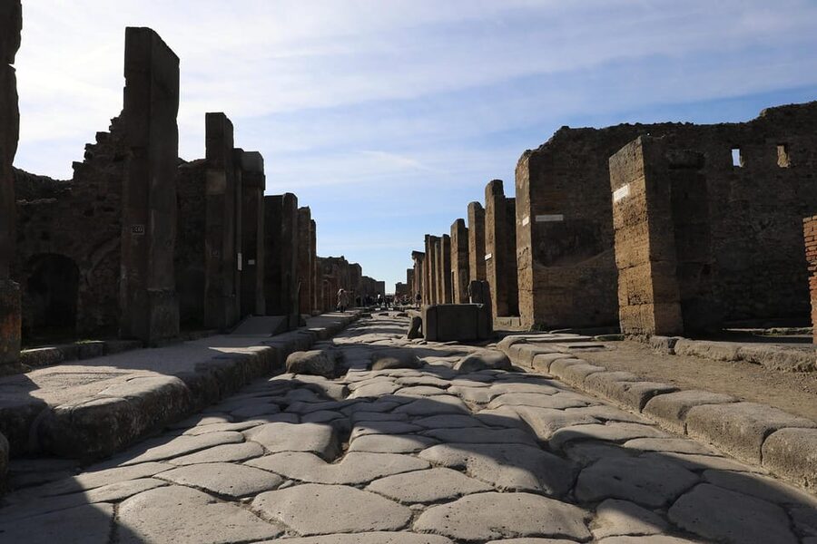 Pompeii & Vesuvius - Your Pompeii Lunch Window: Plan for On-the-Go, Not a Sit-Down Meal