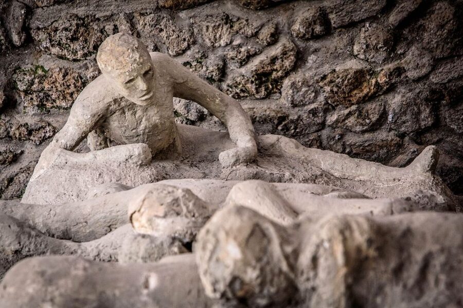 Pompeii VIP 3h Tour: Skip-the-line with your Archaeologist - Greater Decumano and Thermal Systems: Daily Life in Plain Sight