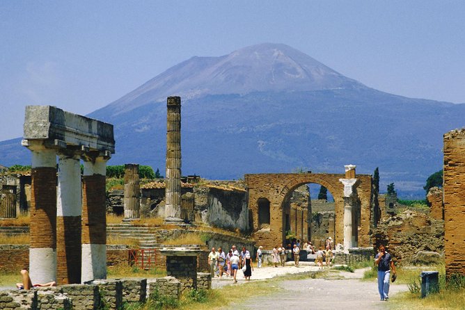 Pompeii Walking tour with Guide and ticket - Meeting point: Hotel Vittoria and staying oriented
