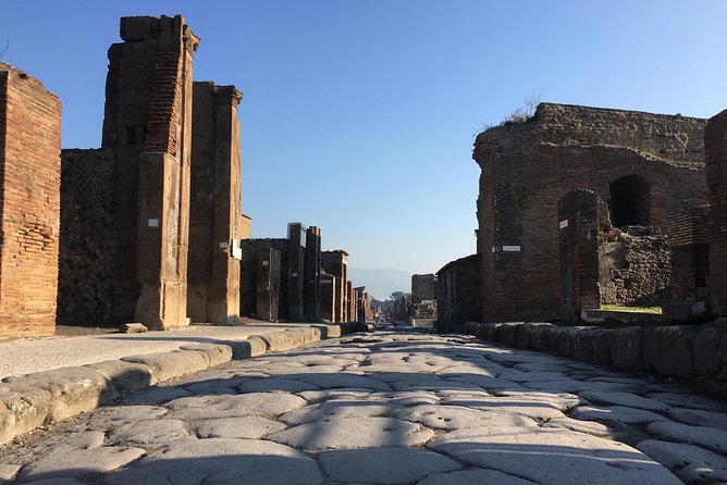 Pompeii with an archaeologist, small group!!! - What an archaeologist adds (and why you’ll feel it)