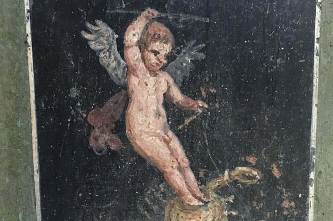Pompeii with an archaeologist, the original!!! - Why daily life is the real prize in this Pompeii tour