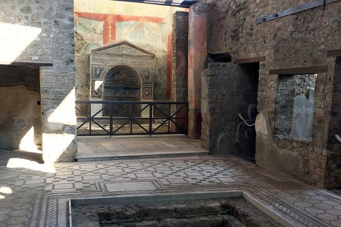 Pompeii with an archaeologist, the original!!! - Private and small-group: what up to 8 people changes