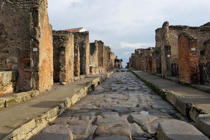 Private Guided Tour of Pompeii. Sunset Tour - Temples to finish: Venus and Jupiter over the Forum