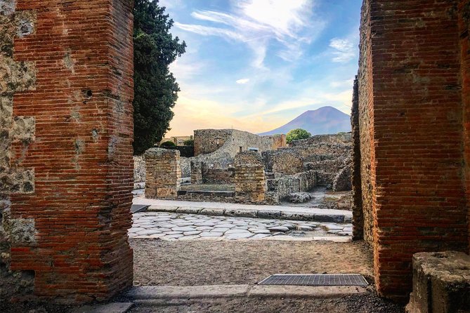 Private Tour of Pompeii with Skip-the-Line Access - Meeting point reality: where to start near Via Villa dei Misteri