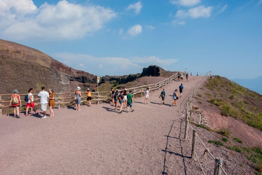 Round-Trip to Vesuvius National Park From Ercolano - The Bus Stop at 1,000 m: Where the Real Walking Starts