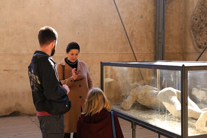 Skip-the-line Exclusive Private Full-Day Complete Ancient Pompeii Guided Tour - Stop 2: Pompeii Archaeological Park—getting your bearings