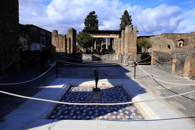 Skip the Line Guided Tour of Pompeii led by an Archaeologist - Skip-the-line at Pompeii: why this is more than convenience