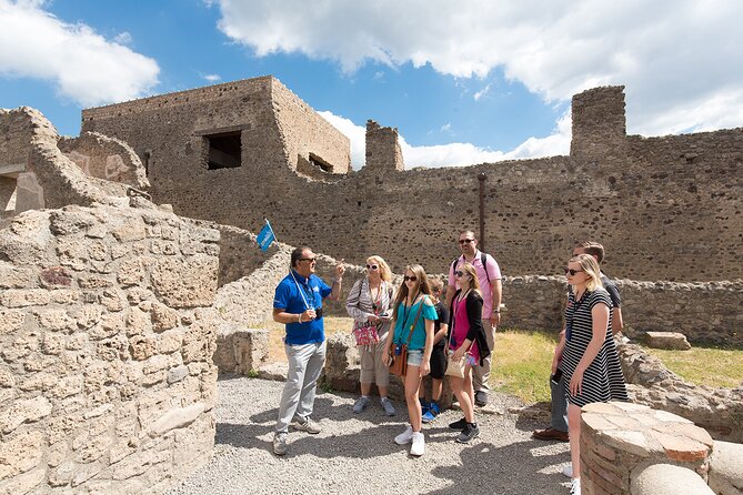 Skip the Line: Pompeii Express Small Group Guided Tour - The restored domus: how the wealthy lived