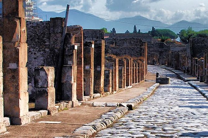 Skip the Line Private Pompeii Guided Tour - Tempio di Venere and Tempio di Giove Capitolino: quick stops that anchor the story