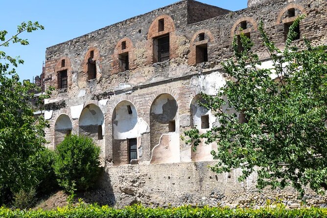 Stories of Pompeii: Small Group tour with archeology expert guide - Why the guides matter: Maria Novella and Pippo’s storytelling effect