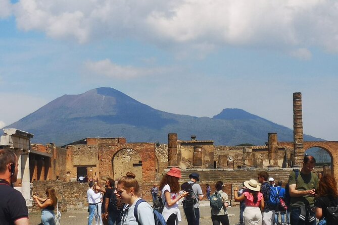 Tramvia Napoli Daily Trip to Pompeii Ruins - What I like: ticket included, and the staff focus