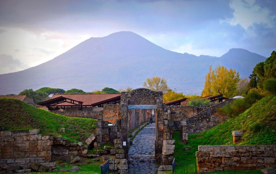 Vesuvius and Pompeii Transfer + Entrance for the Vesuvio - The view payoff: Gulf of Naples plus volcanic terrain