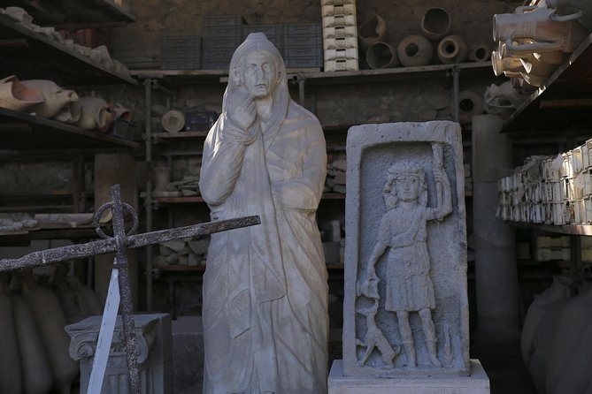 VIP Pompeii Tour including Newly Opened Houses With Archaeologist - House of Octavius Quartius and rotating villas: Narcissus, gardens, and spa-life