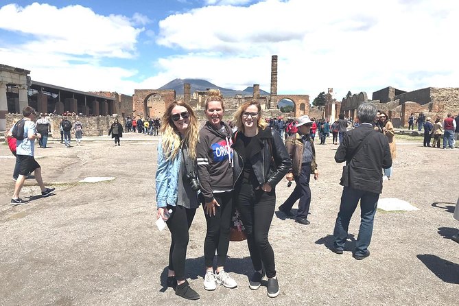 VIP Pompeii Tour including Newly Opened Houses With Archaeologist - Baths, shops, and houses: learning Pompeii’s daily rhythm before the homes